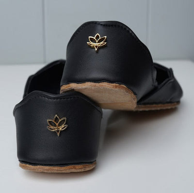 Adora (black)