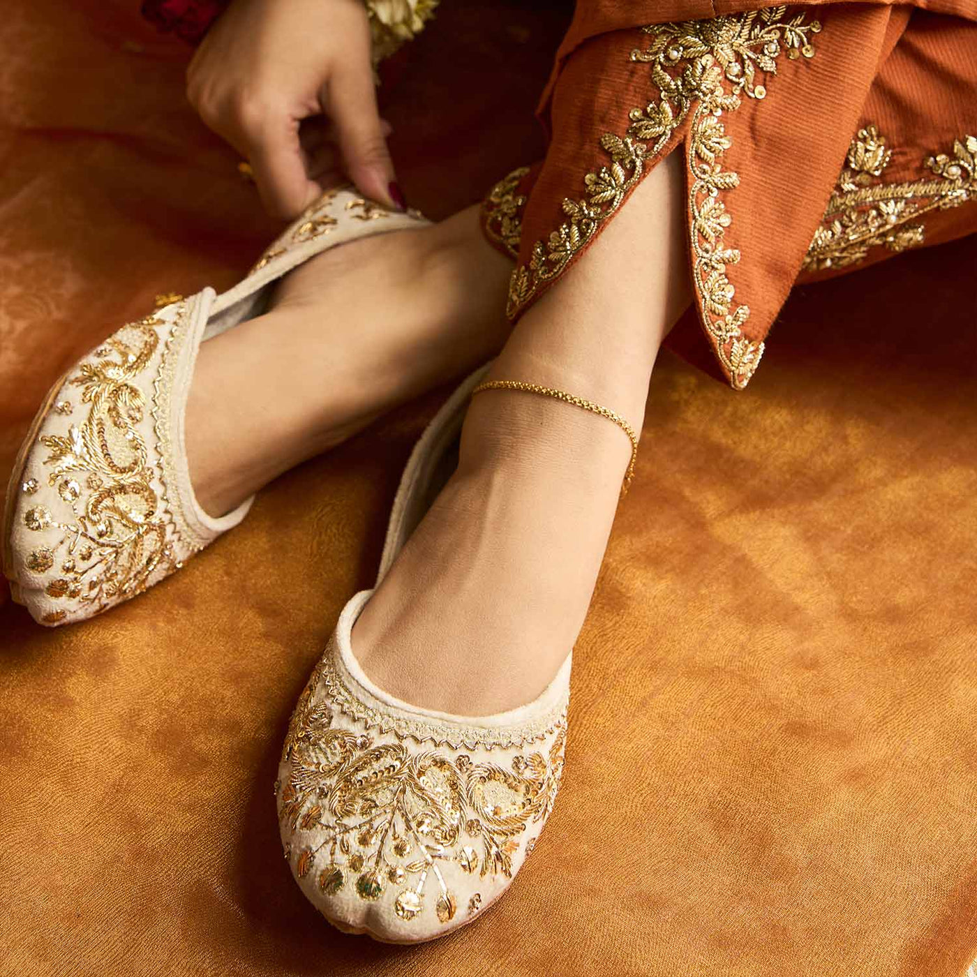 Paisley (White)